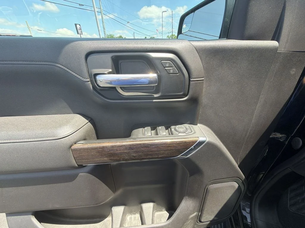 Used 2021 Black GMC SLE image 19