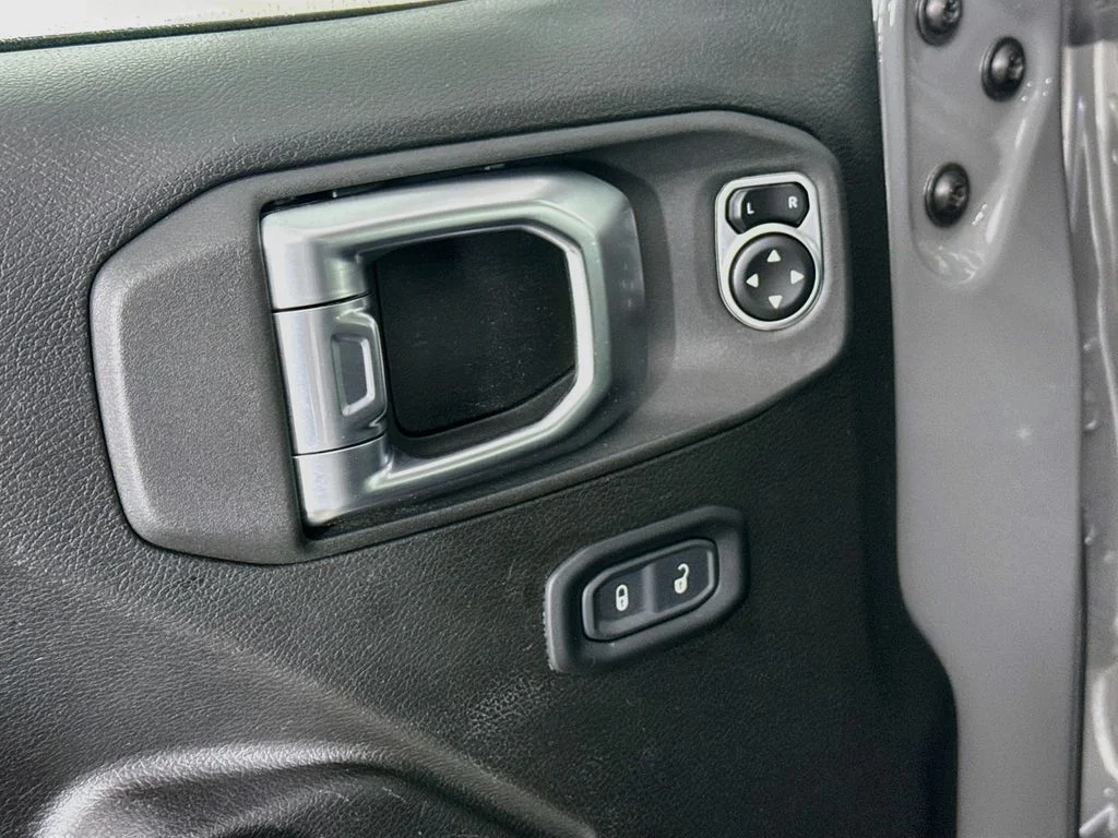 Used 2023 Gray Clearcoat Jeep Rubicon image 17