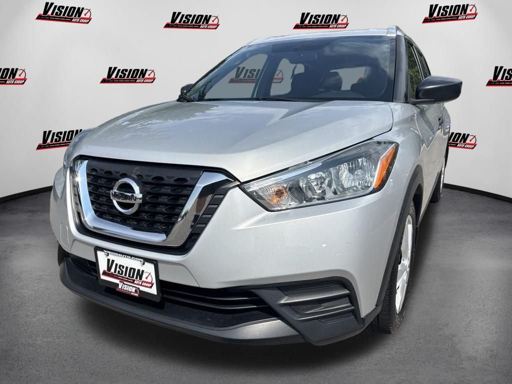 Used 2018 Silver Nissan S image 1