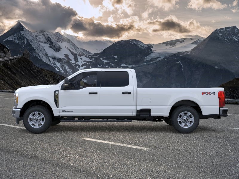 New 2026 Oxford White Ford XLT image 3