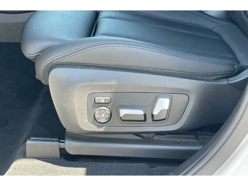 Used 2021 Alpine White BMW M40i image 14