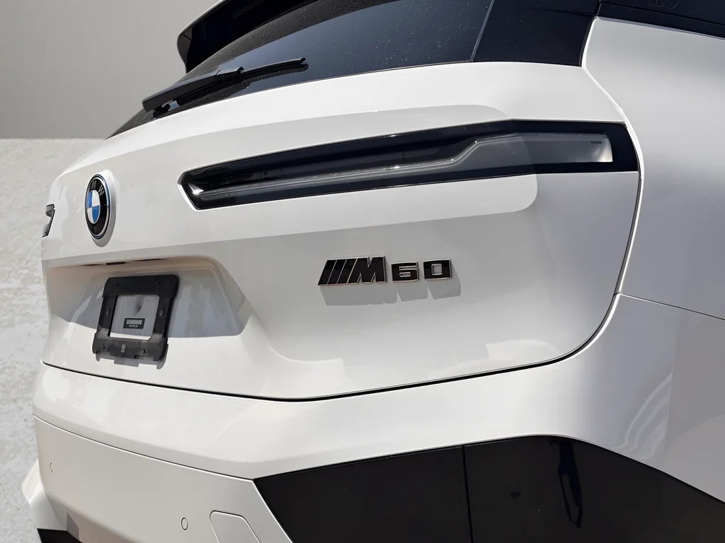 Used 2023 White BMW M60 image 28