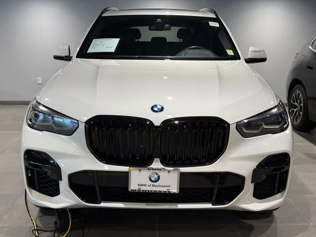 Certified Used 2023 Alpine White BMW xDrive40i image 2
