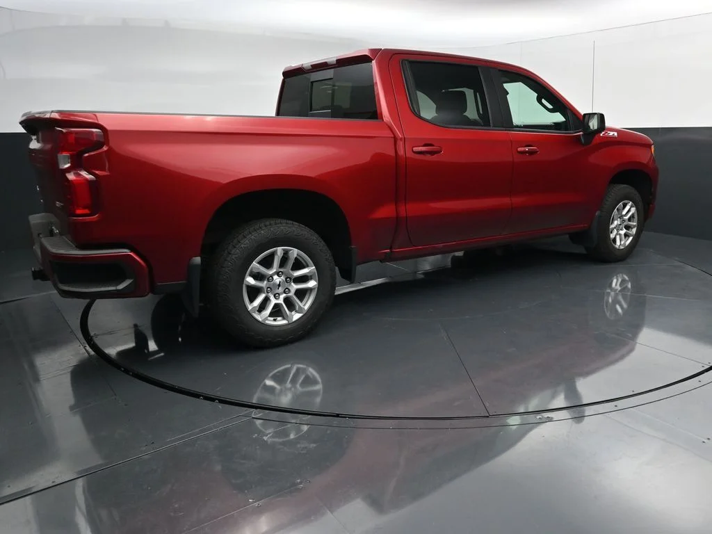 Used 2023 Red Chevrolet RST image 8