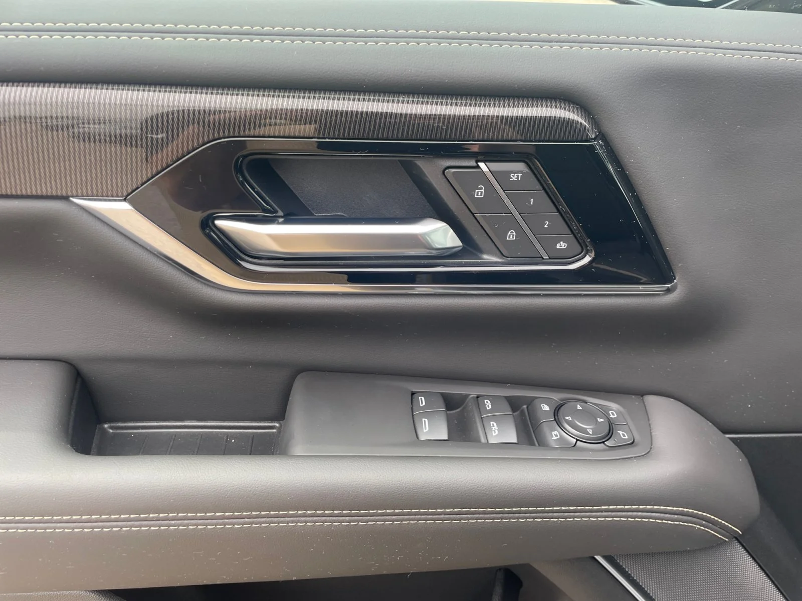 New 2026 Sterling Metallic GMC Elevation image 18