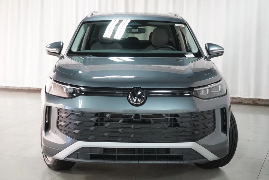New 2026 Platinum Gray Volkswagen 2.0T SE image 5