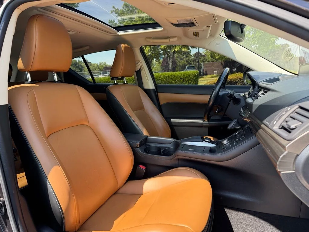 Used 2016 Pearl Lexus 200h image 23