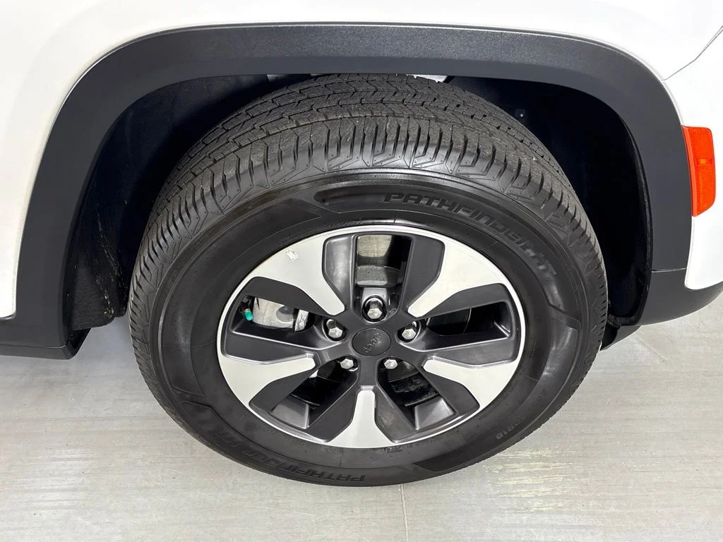 Used 2024 White Jeep 4xe image 11