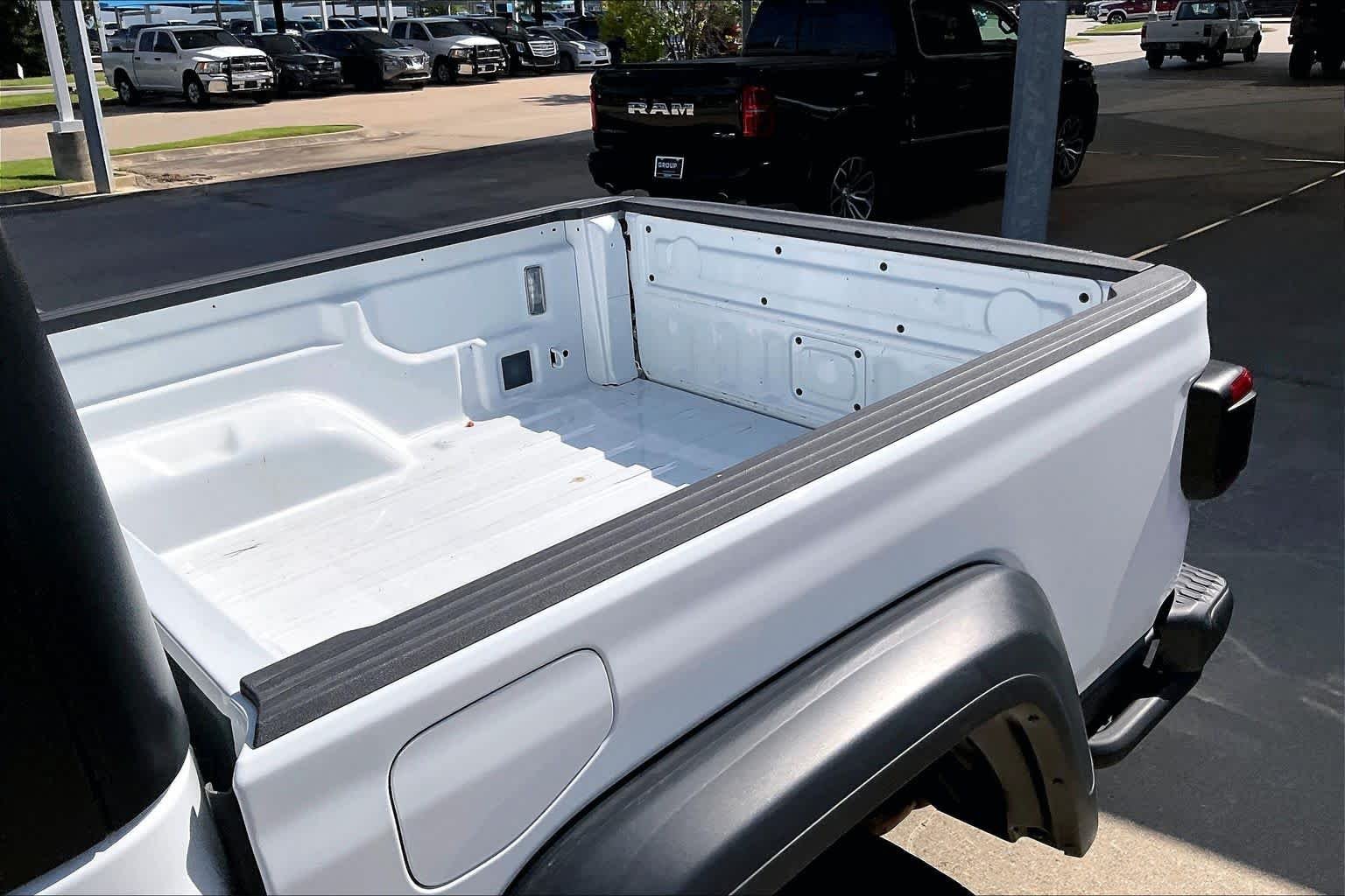 Used 2026 Bright White Clearcoat Jeep Rubicon image 31