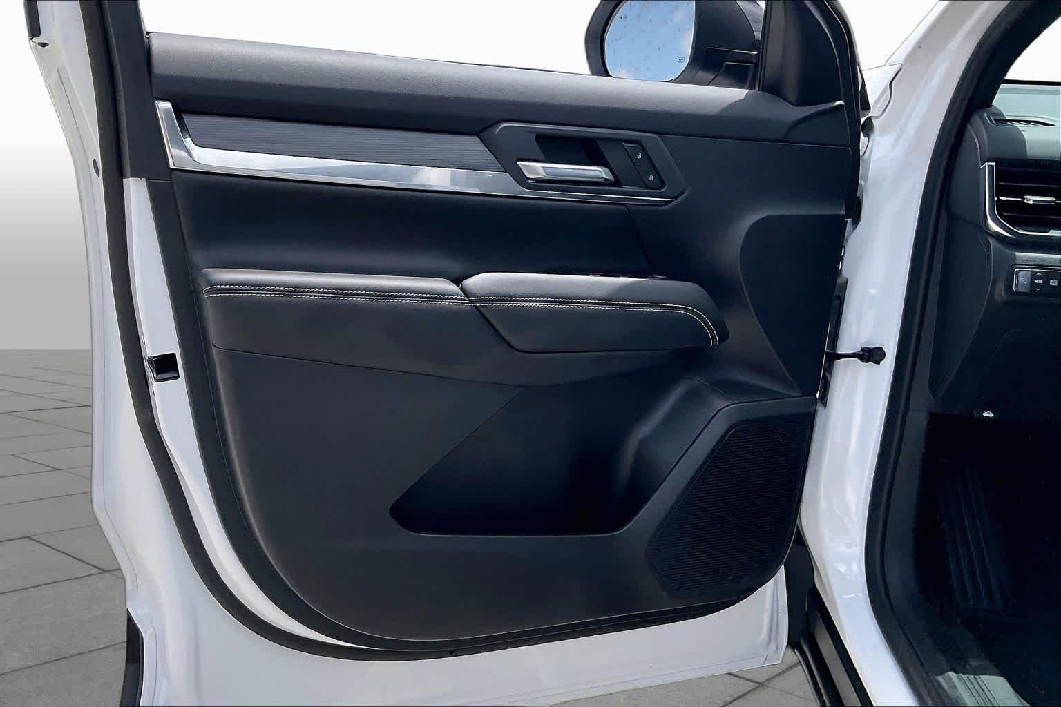 Used 2026 Summit White GMC FWD Elevation image 20