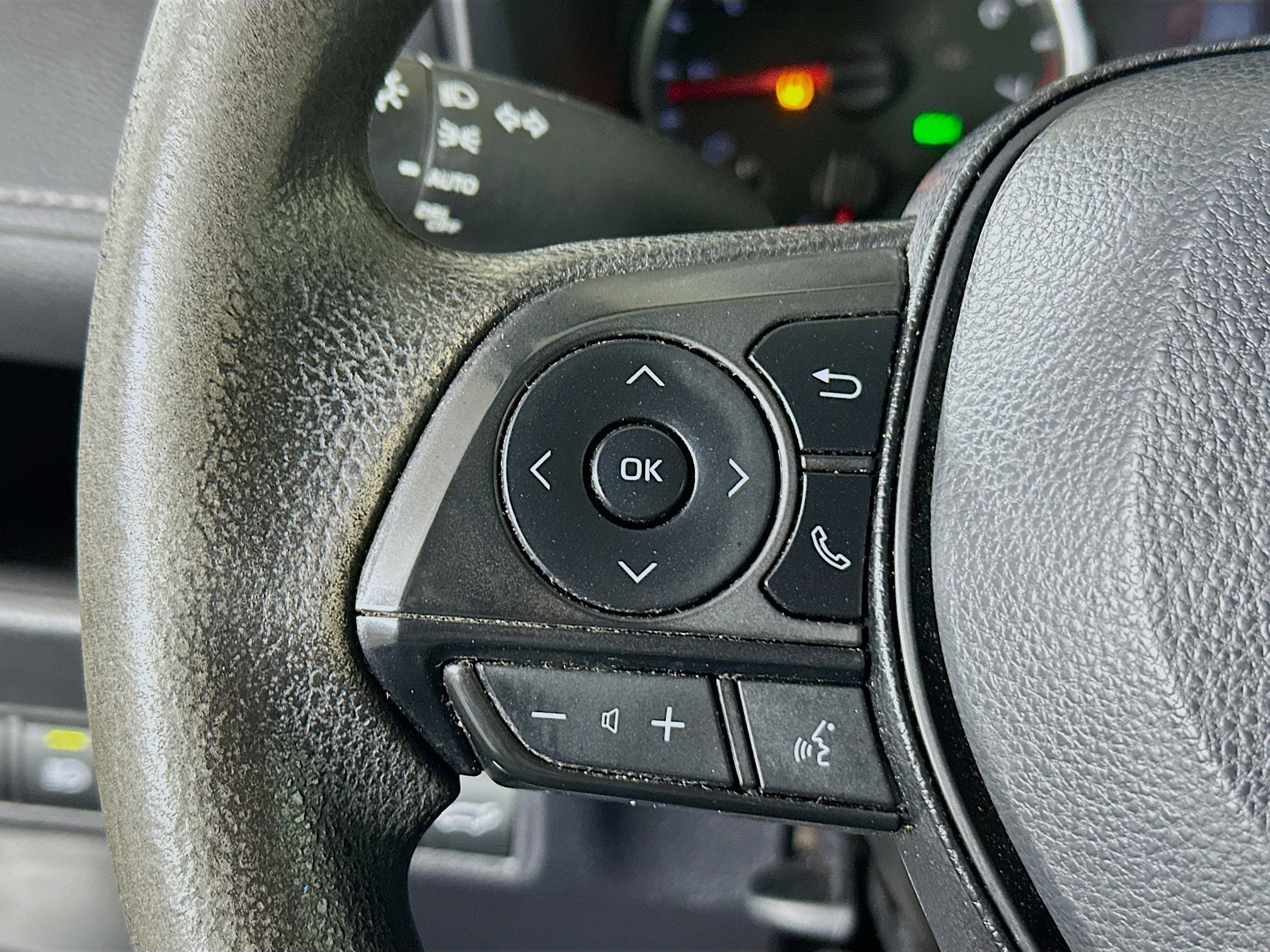 Used 2022 Silver Sky Metallic Toyota XLE image 16