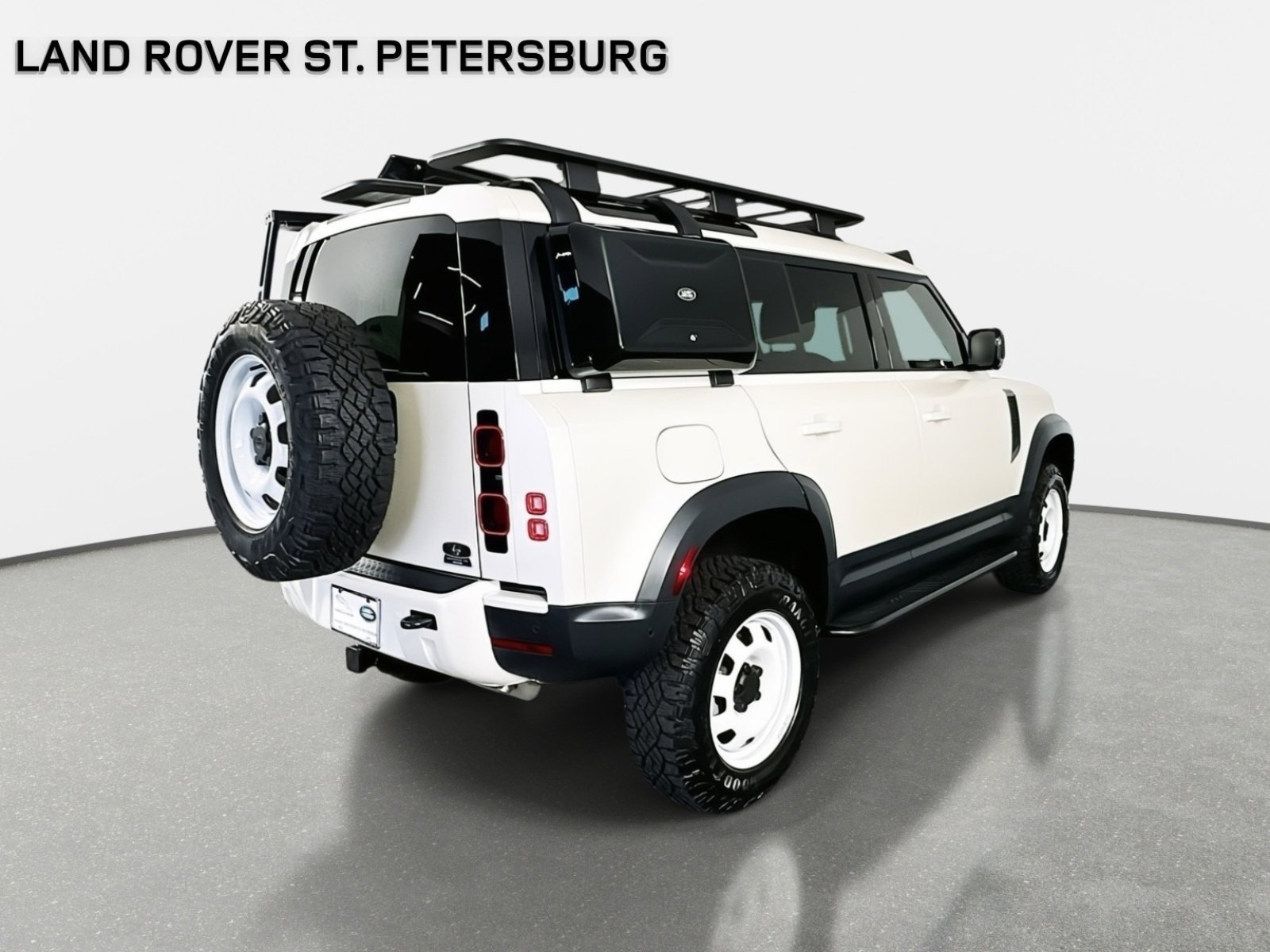 Used 2024 White Frost Land Rover S image 5