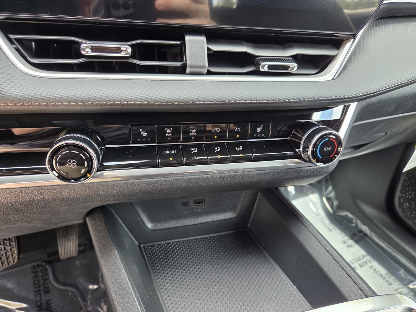 2027 Chevrolet Equinox LT - Photo 25
