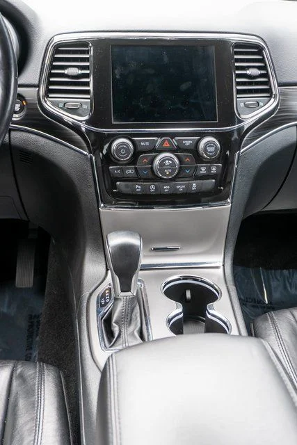 Used 2022 White Jeep Limited image 18