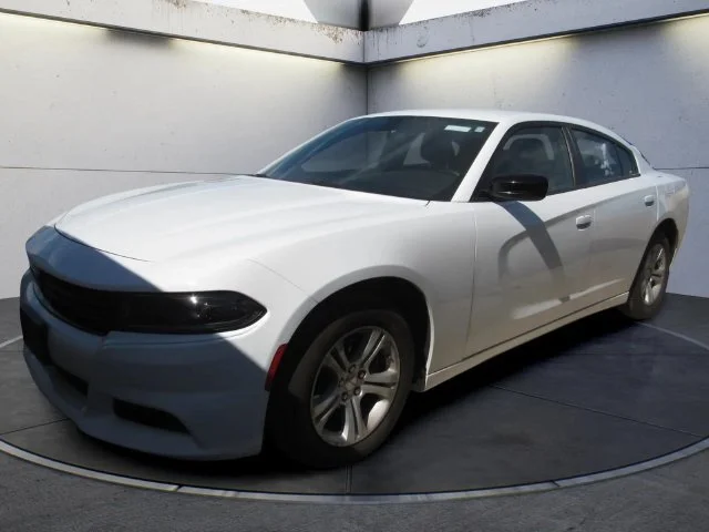 Used 2023 White Dodge SXT image 1