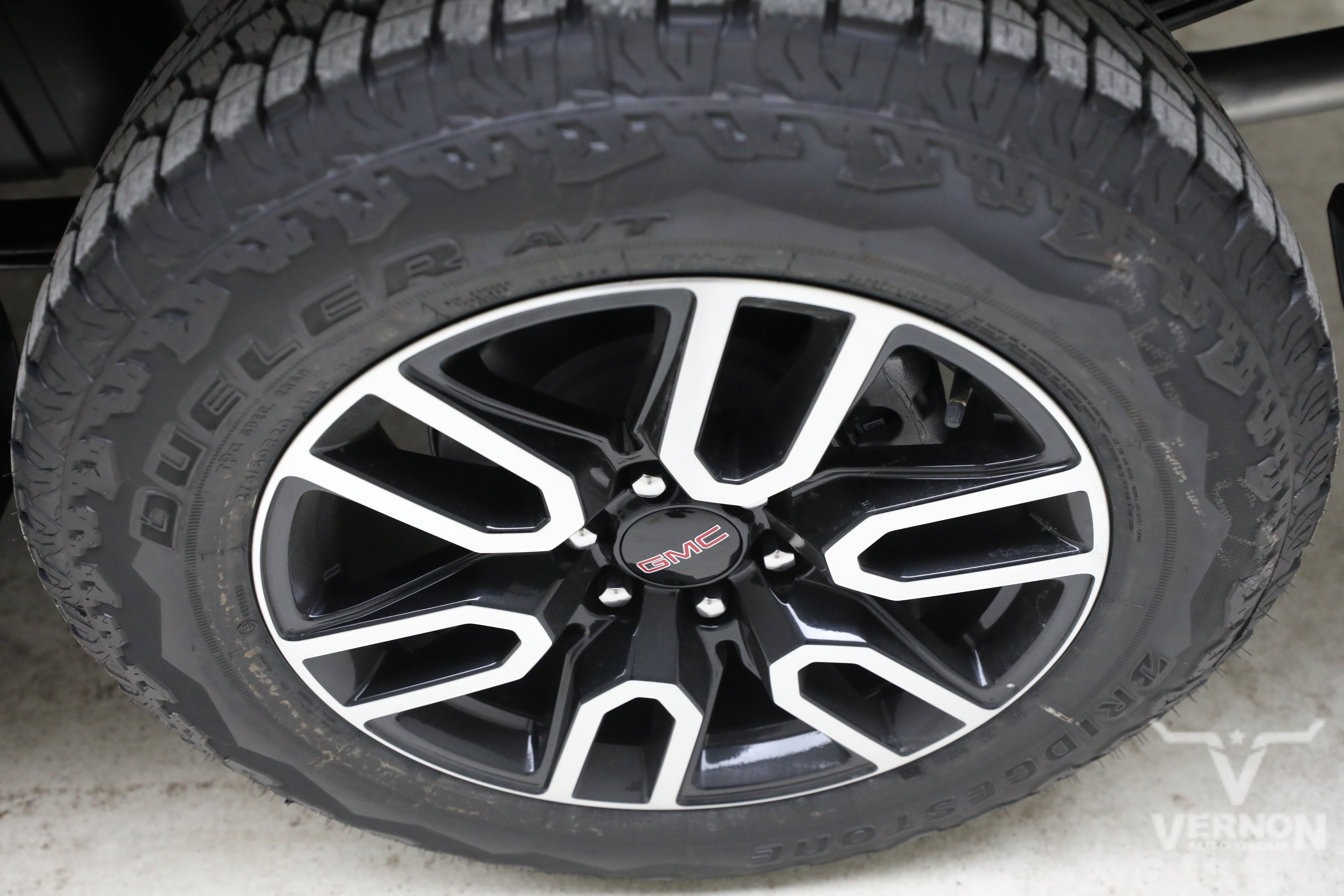 New 2026 Summit White GMC N image 34
