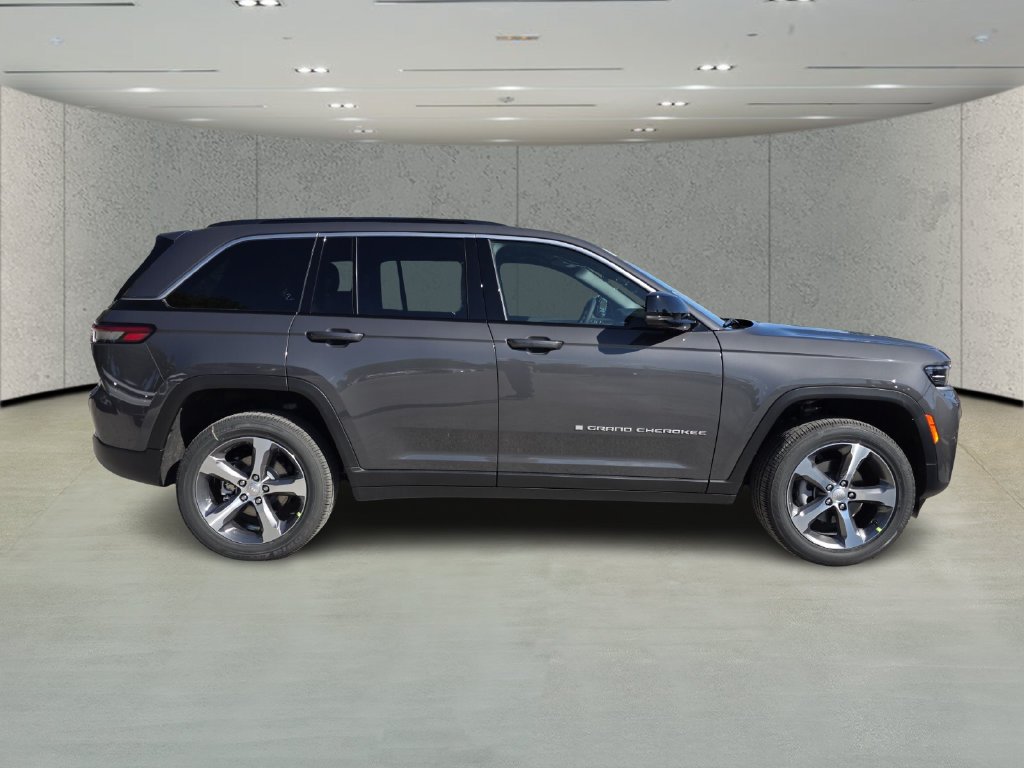 New 2026 Baltic Gray Metallic Clear-Coat Exterior Paint Jeep Limited image 3