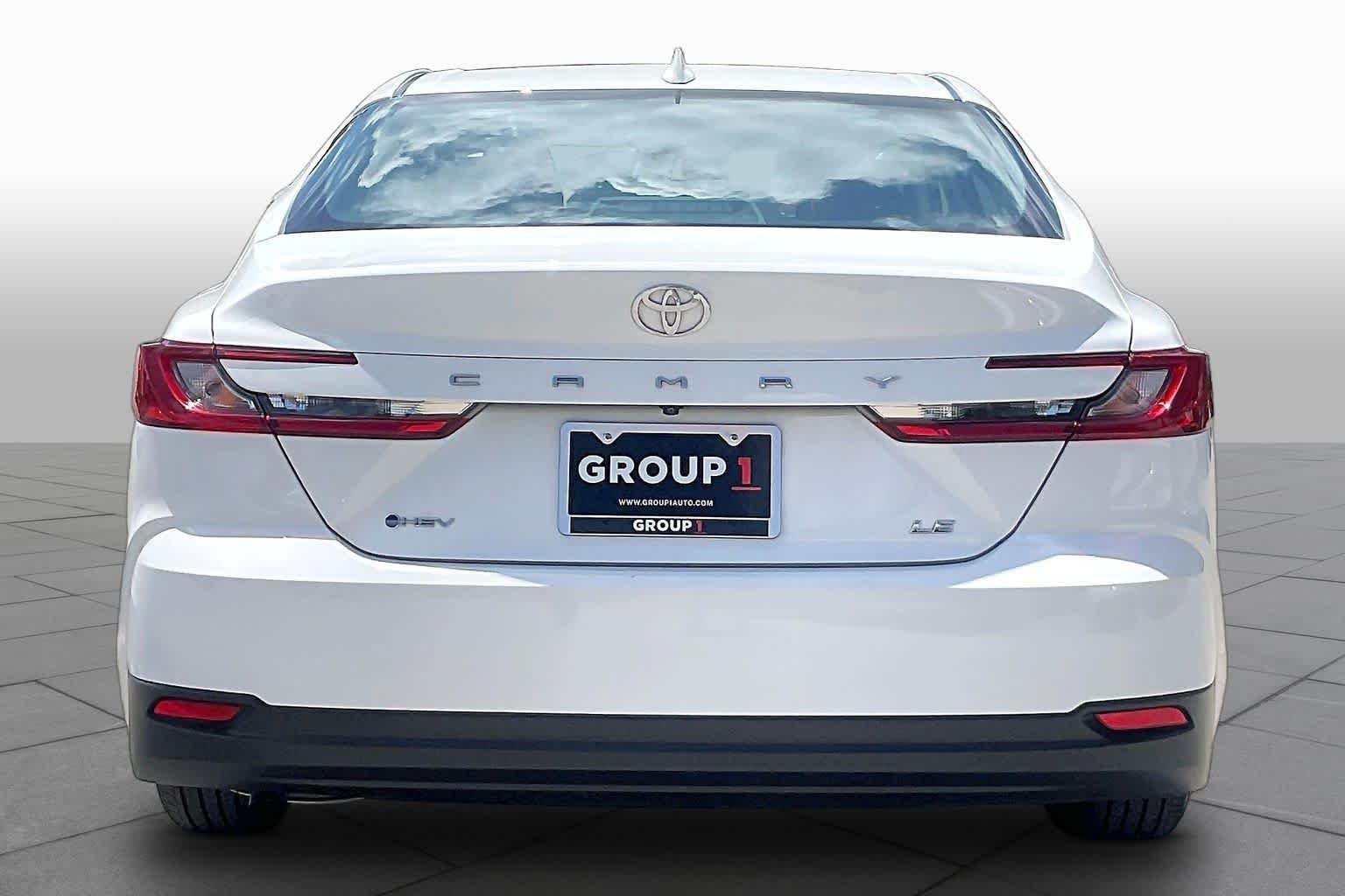 Used 2025 Ice Cap Toyota LE image 5