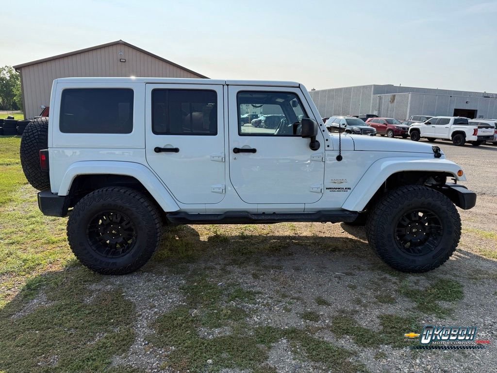 Used 2015 White Jeep Unlimited Sahara image 2
