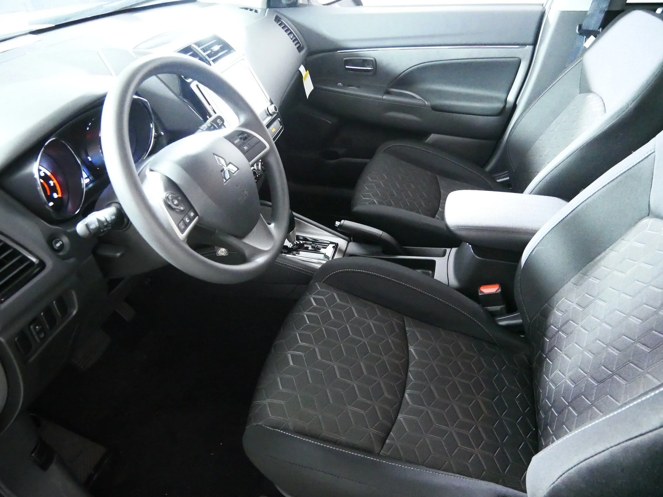 New 2026 White Diamond Mitsubishi 2.0 ES image 4