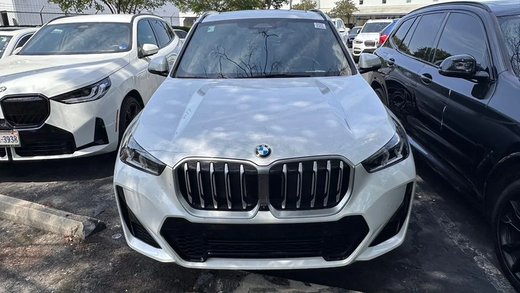 Used 2023 Mineral White Metallic BMW xDrive28i image 12
