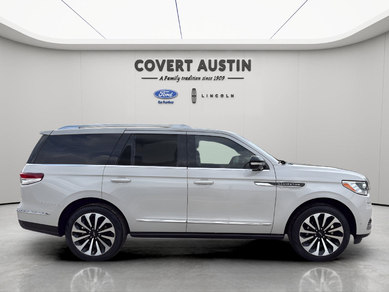 Used 2024 White Lincoln Reserve image 6