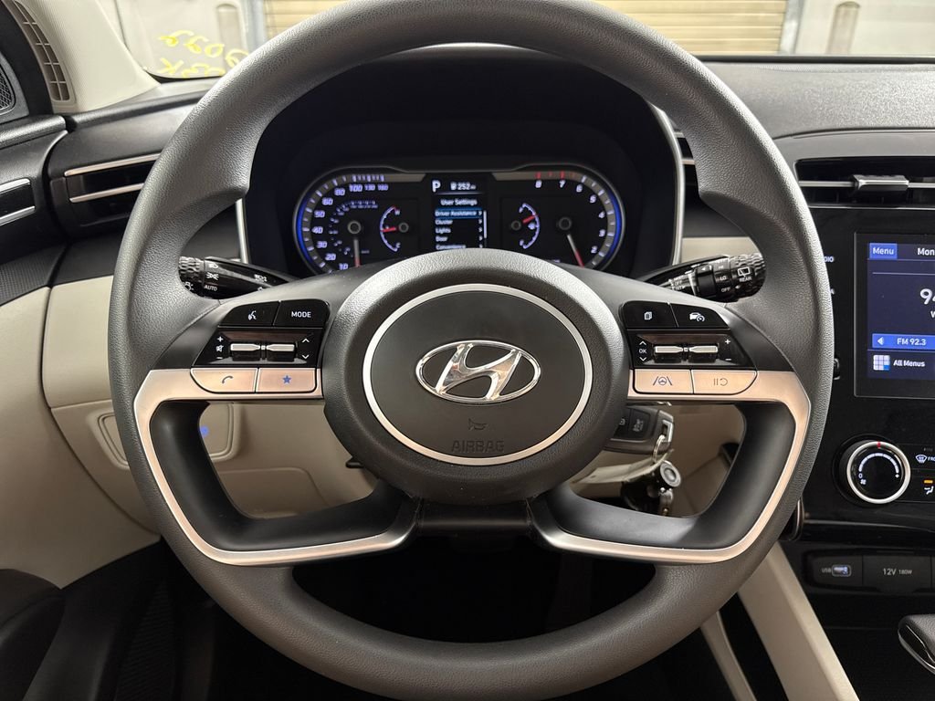 2022 Hyundai Tucson SE - Photo 16