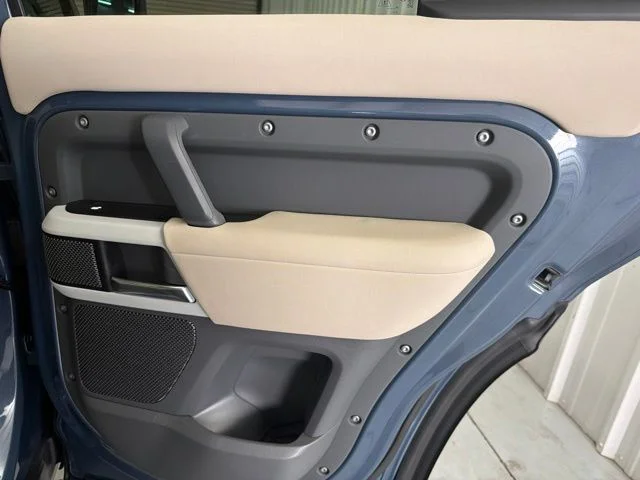 Used 2020 Tasman Blue Metallic Land Rover SE image 19