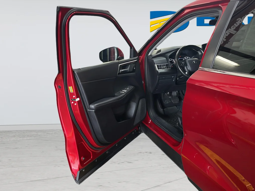 Used 2024 Red Mitsubishi SE image 34