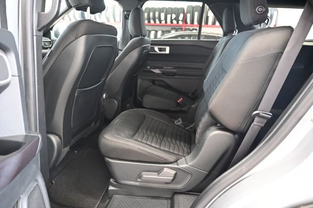 Used 2020 Silver Ford XLT image 12