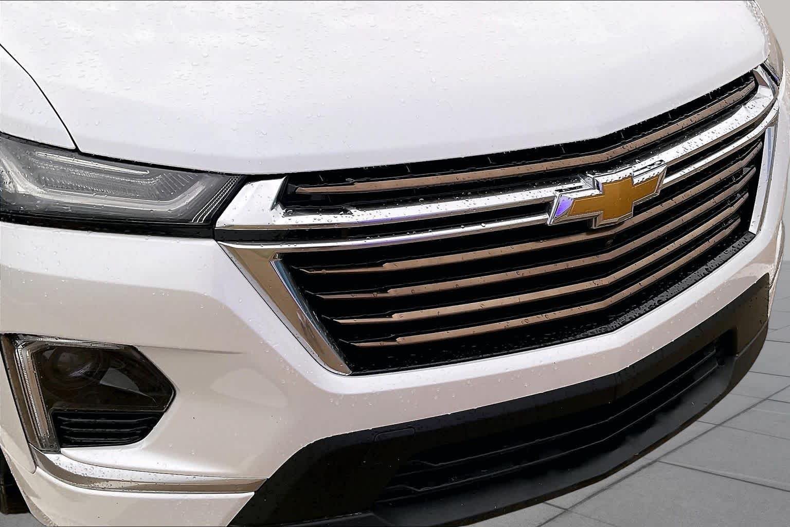 Used 2023 Iridescent Pearl Tricoat Chevrolet High Country image 29