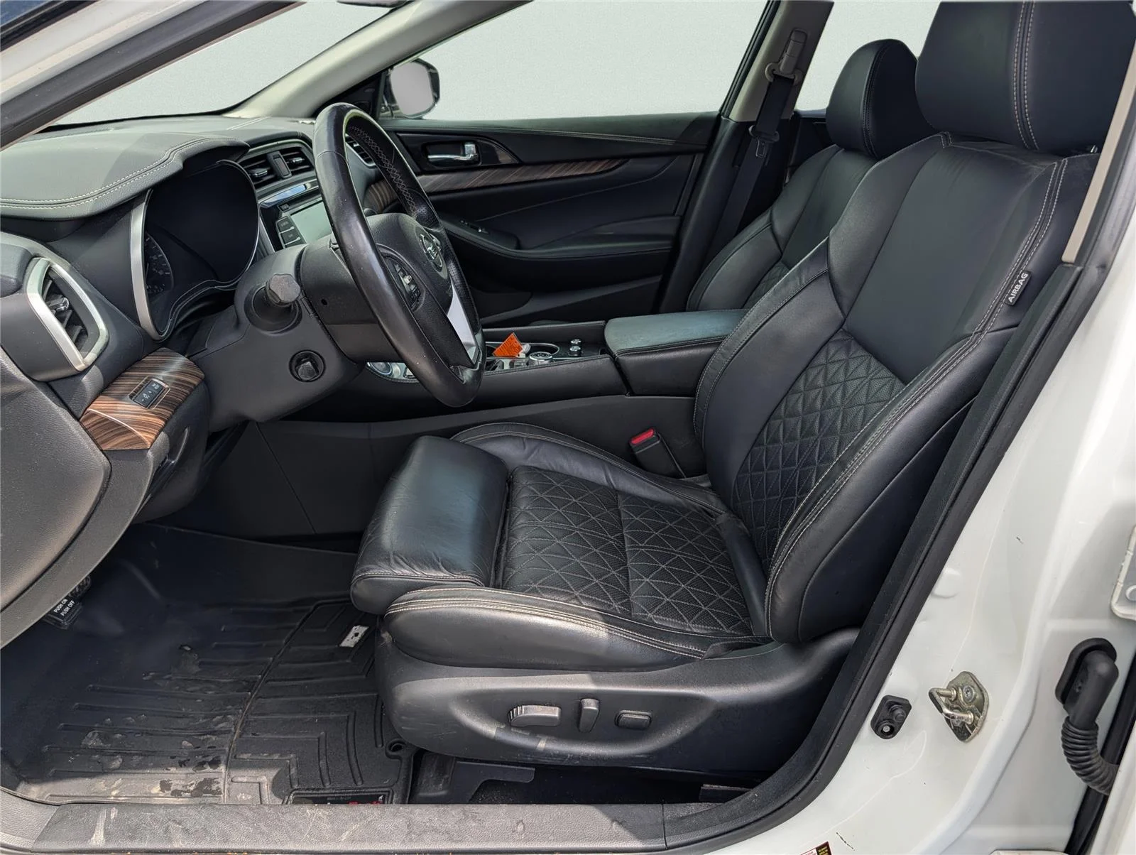 Used 2017 Pearl White Nissan Platinum image 9