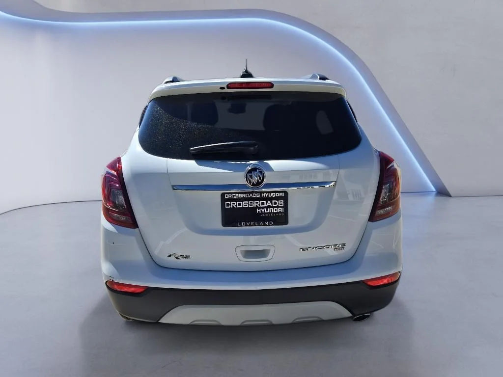 Used 2022 Summit White Buick Preferred image 5