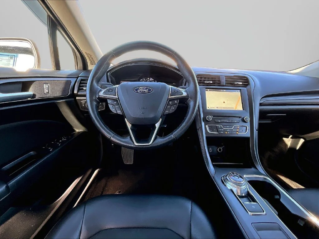 Used 2018 Oxford White Ford SE image 8