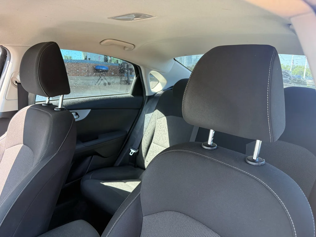 Used 2022 Aurora Black Kia FE image 3