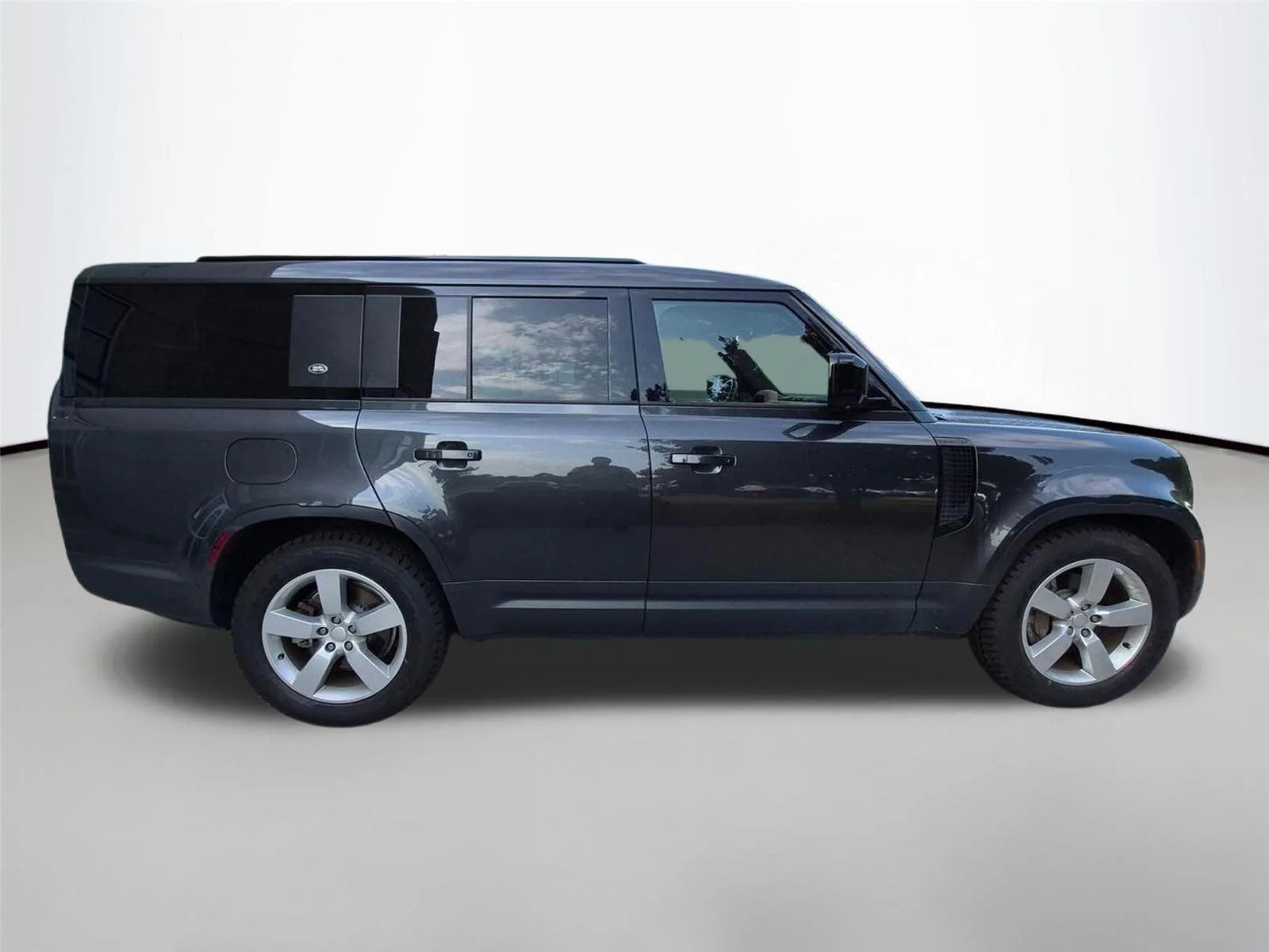 Used 2023 Carpathian Grey Premium Metallic Land Rover First Edition image 4