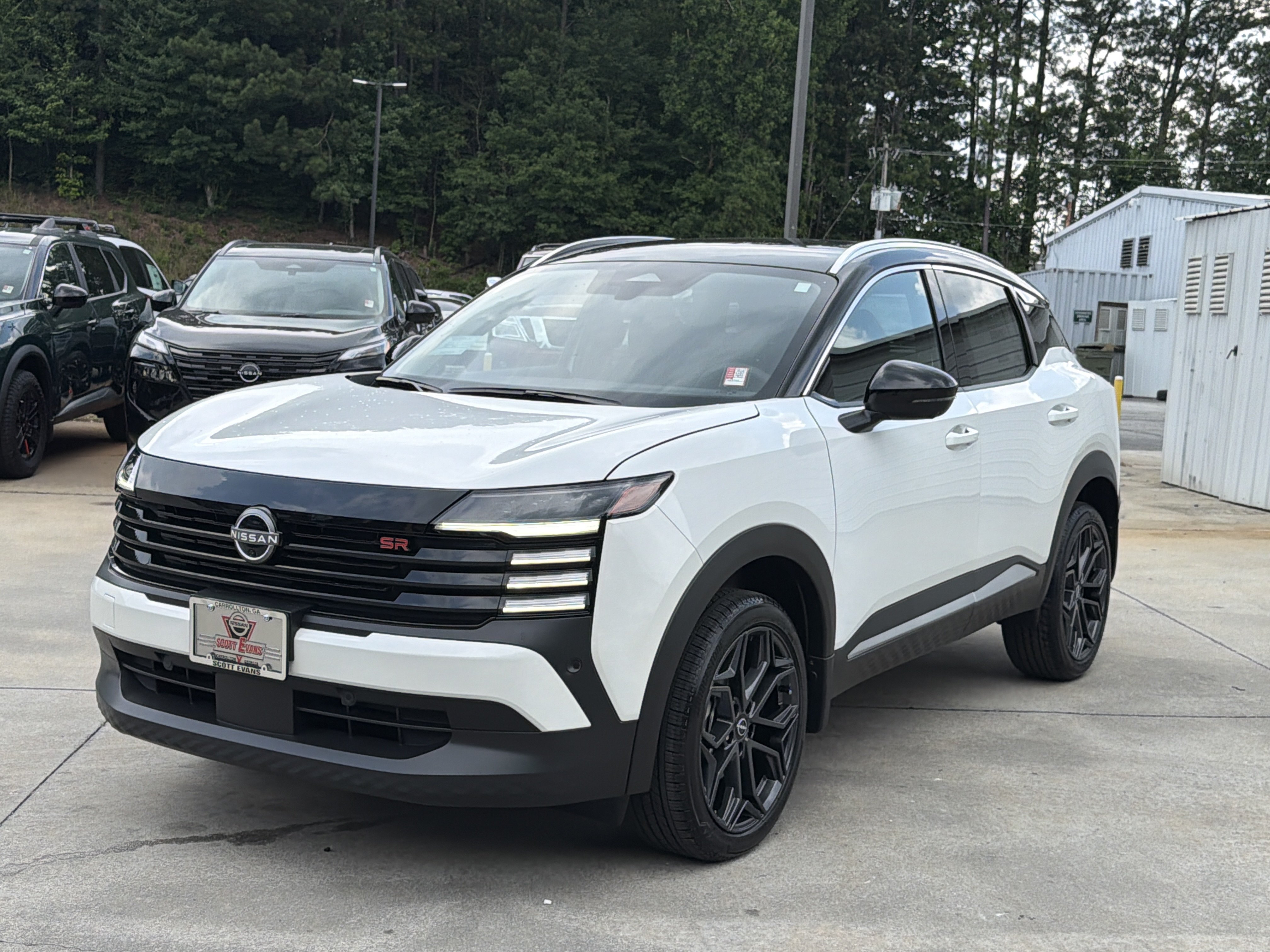 New 2026 Aspen White Tricoat/Super Black Nissan SR image 4