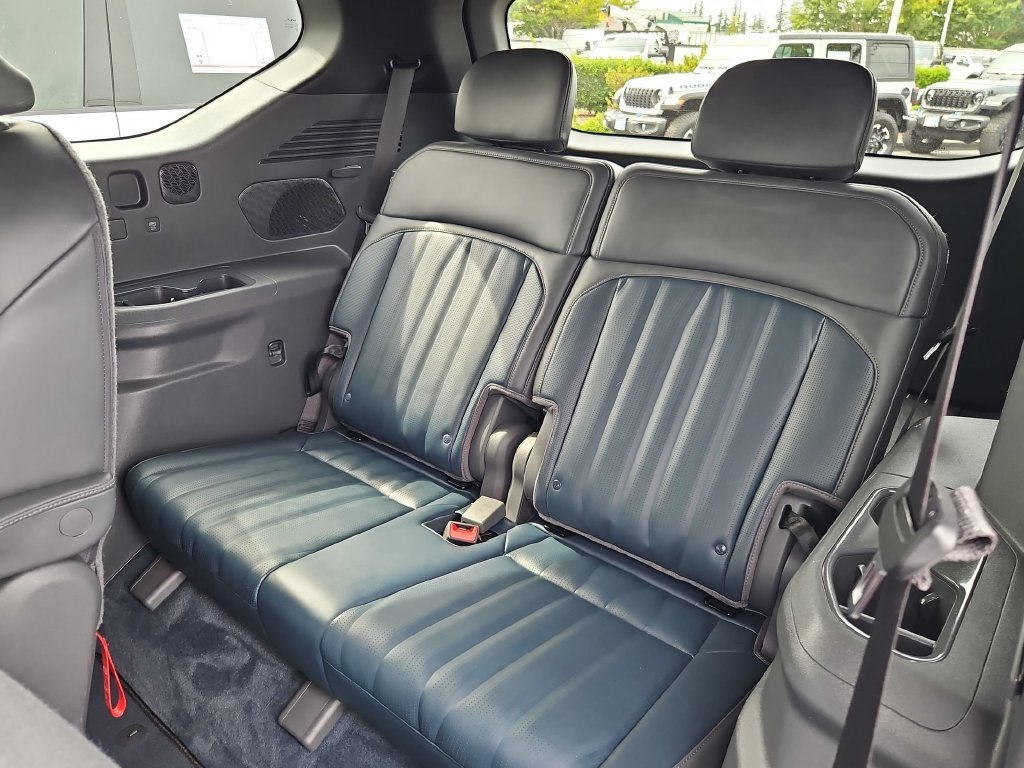 Used 2024 Snow White Pearl Kia GT-Line image 33