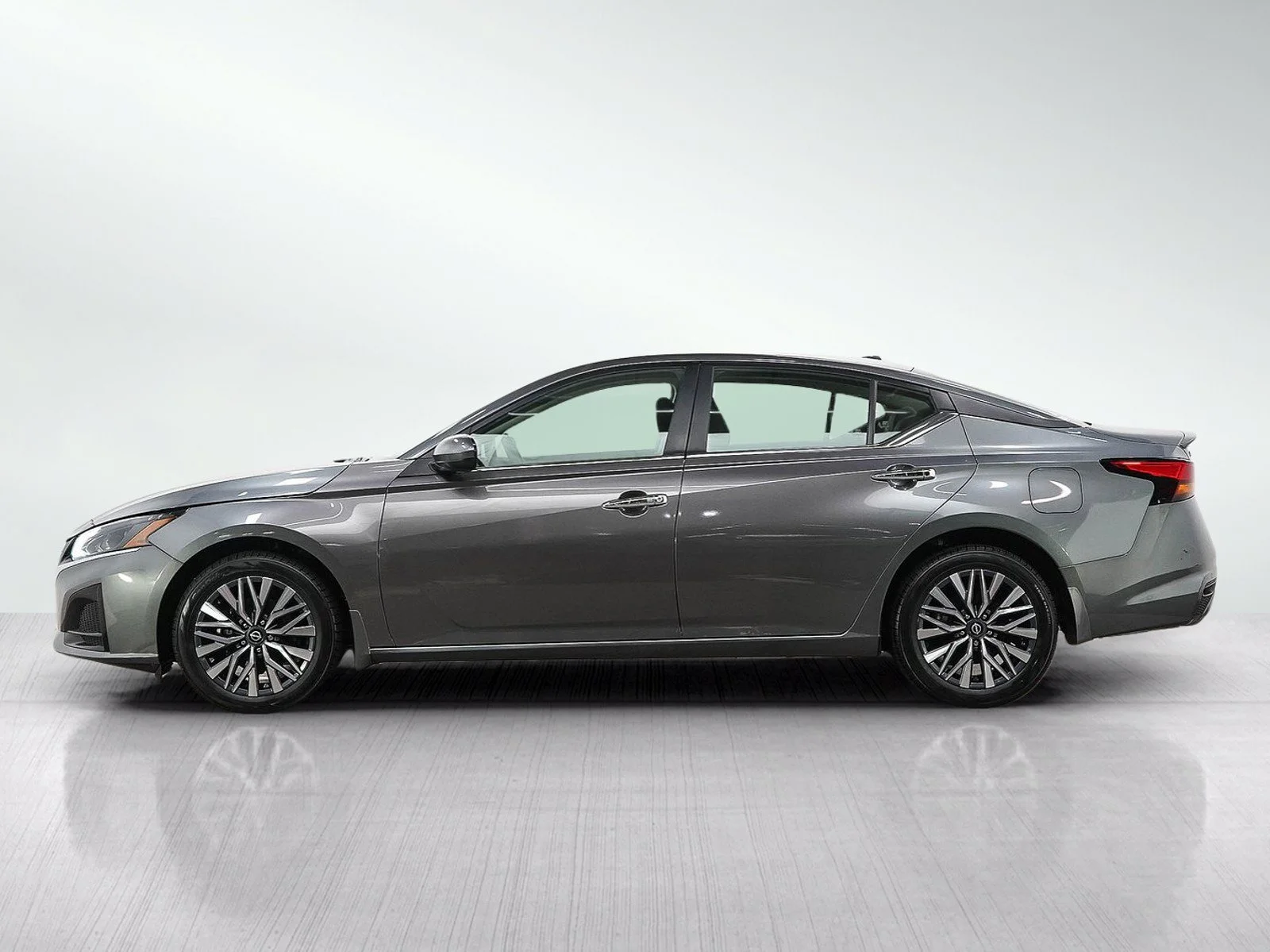 Used 2023 Nissan Altima SV with VIN 1N4BL4DWXPN393305 for sale in Minneapolis, Minnesota