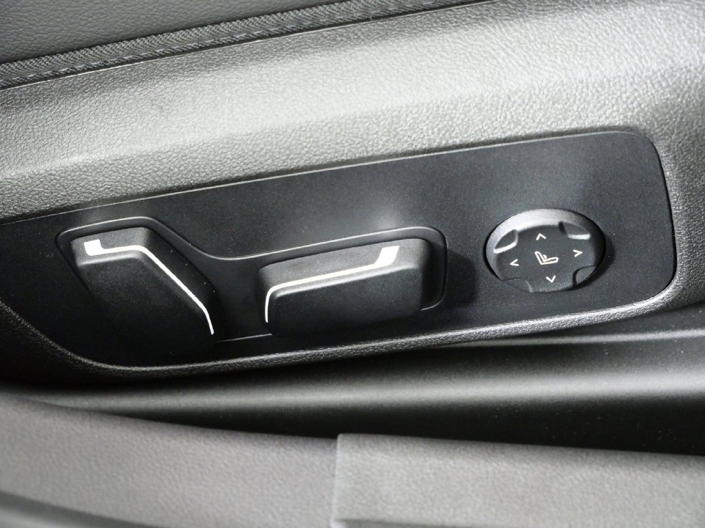 2026 BMW 3 Series 330i - Photo 22