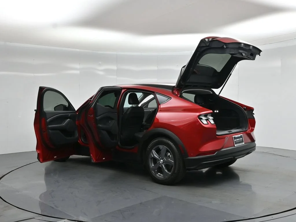 Used 2023 Red Ford Select image 35