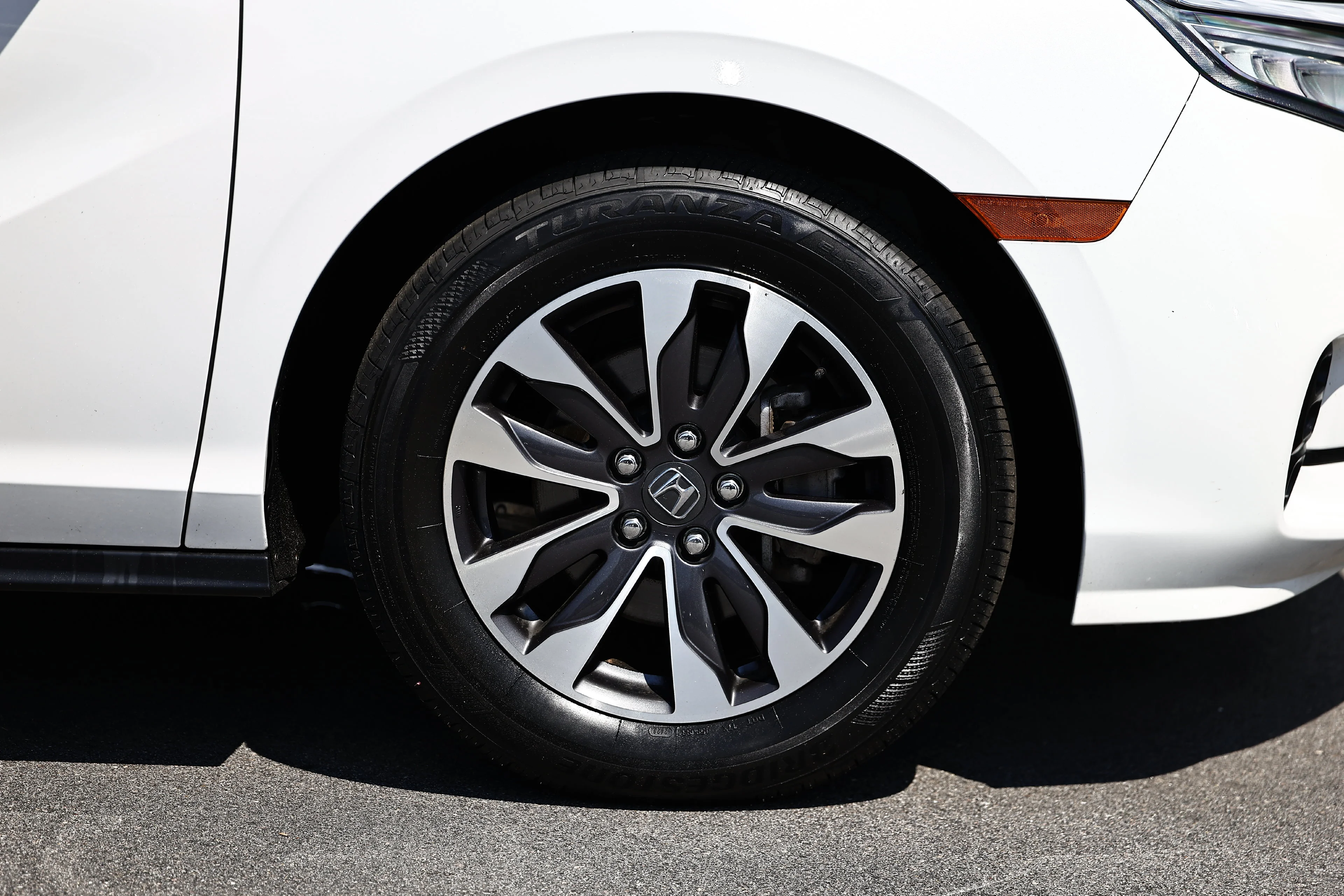 Used 2024 Platinum White Honda EX-L image 9