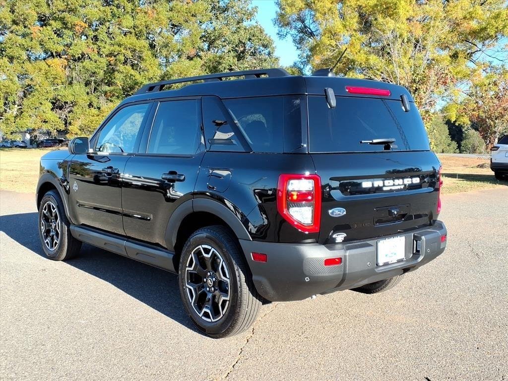 New 2025 Shadow Black Ford Outer Banks® image 15
