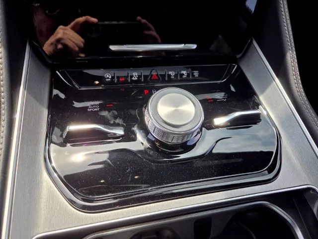 New 2026 Silver-Zynith Exterior Paint Jeep Limited Reserve image 13