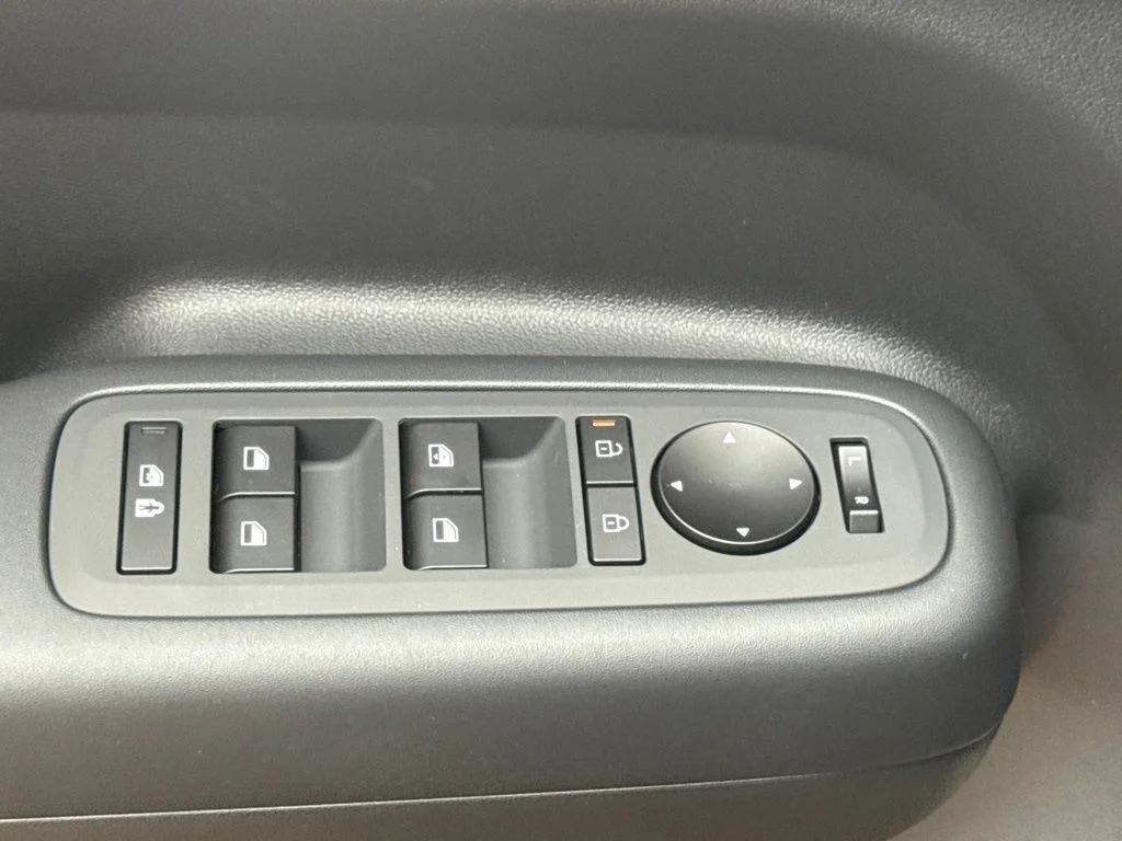 New 2027 Serenity White Hyundai SE image 23