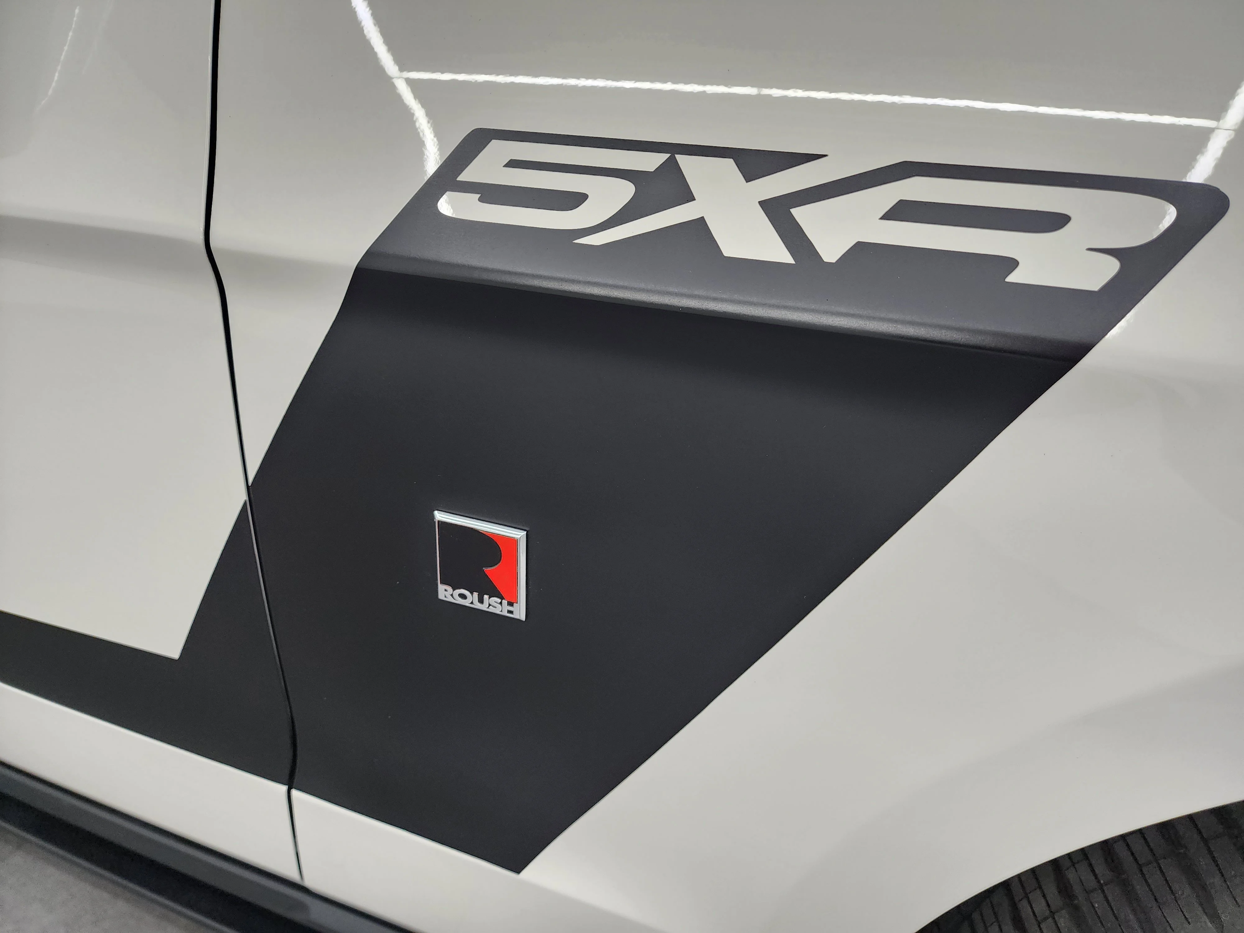 Used 2011 Performance White Ford GT Premium image 28
