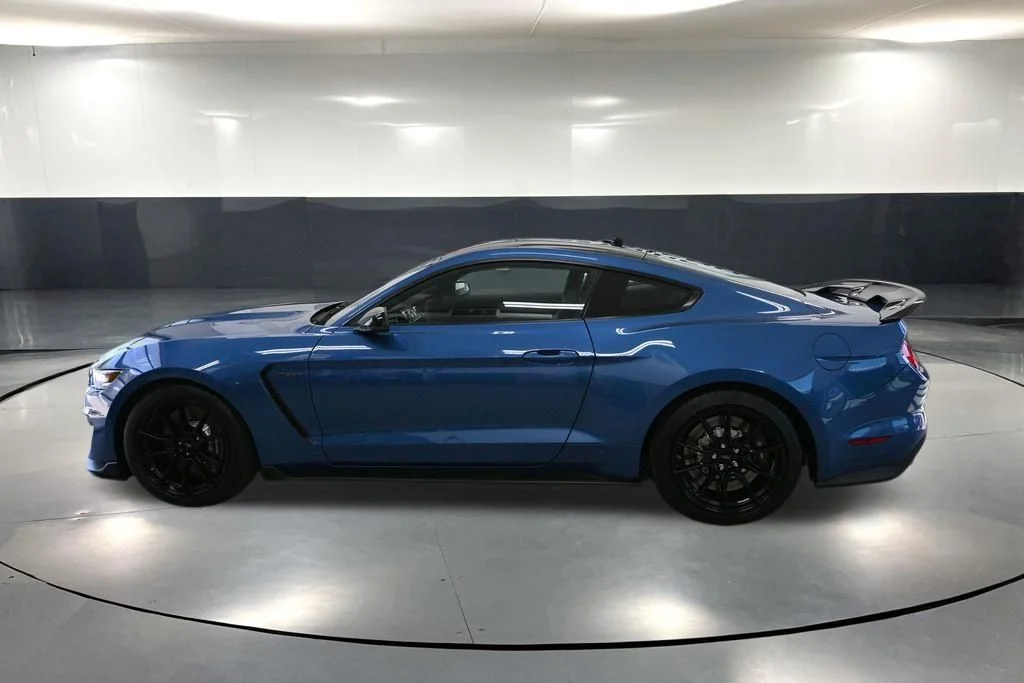 Used 2020 Blue Ford Shelby GT350 image 9