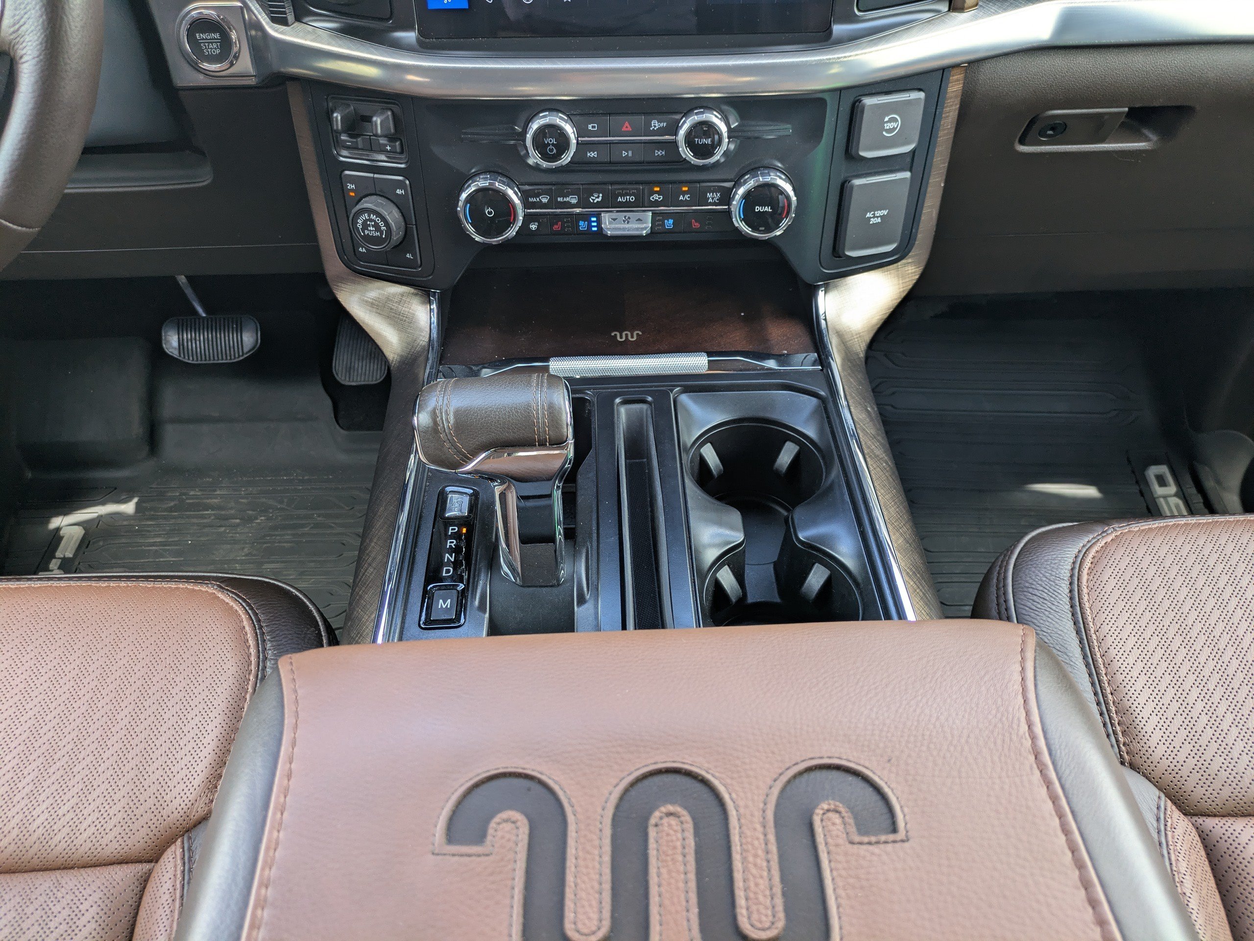 Used 2025  Ford King Ranch image 18