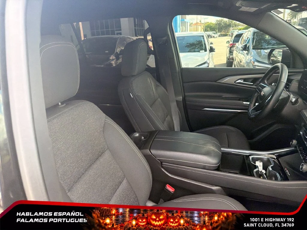 Used 2025 Mosaic Black Metallic Chevrolet LT image 29