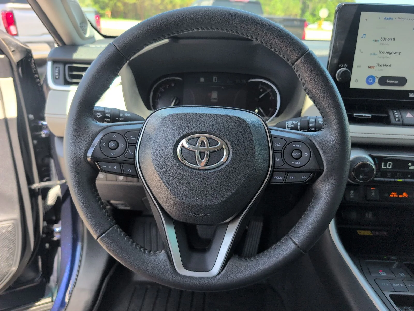 Used 2024  Toyota XLE Premium image 24